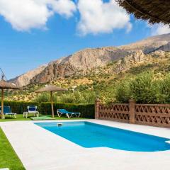 Lagar del Chorro junto Caminito del Rey Piscina y Baloncesto