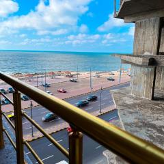 SPACIOUS 3BED APT BEACH FRONT VIEW OF ALEXANDRIA