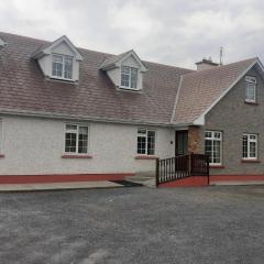 Spacious 6 Bed House 10 minutes from Knock Airport