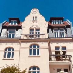 Jugendstil-Altbauwohnung mit Dachterrasse direkt an der Karlsaue