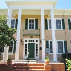 Cozy Quiet St Augustine Private Condo - 2bed, 1 bath, Sleeps 6, Steps to Historic St Augustine Center & All Tourist Attractions, Restaurants, Cafes, Backyard, Porch