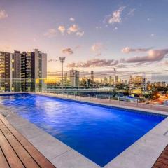 Inner city 1 bedroom Apartment with Rooftop pool and Parking - Serain Residences