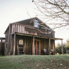 The Dairy - 2 Story Rustic style accommodation with Mod Cons