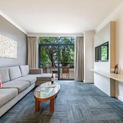 Harbourside Pool Escape with Leafy Alfresco Patio