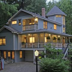 Arsenic and Old Lace Bed & Breakfast Inn