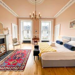 Remarkable 5BR Townhouse with Garden, Sleeps 12