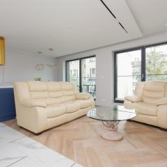 Moderna Central Luxury Apartment with Parking in Gdynia by Noclegi Renters