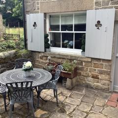 1A River Cottage, Baslow