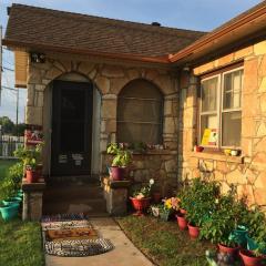 Historic Home - sleeps 4 adults - 1 mile to Ft. Sill