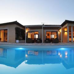 Villa Hameau de Signargues, entre Avignon - Pont du Gard et Uzes - Piscine chauffée et climatisation