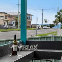 Coastal Vibes - Walk to beach, Marina, Cafes and Pubs
