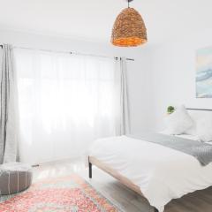 Family-Friendly Boho Stay - Sleeps 10 - Near the Falls
