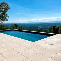 Bienvenue au Mas du Roulier, villa provençale avec vue hypnotique sur la chaine des Puys