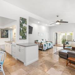 Your Perfect Home Charming 2BR2BA Apartment with Full Kitchen WD & AC