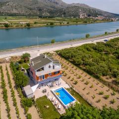 Holiday house with a swimming pool Opuzen, Neretva Delta - Usce Neretve - 8818