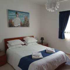 3 Bed Modern Air-conditioned Apartment with Roof Terrace - Ample Parking