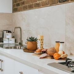 Olinda Sandstone Apartment 2 Bedroom Spa bath