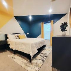 Haus of Colours - 7 beds - GRB - Downtown