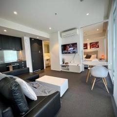 Luxury 2 Bedroom Suite near Adelaide with a car park