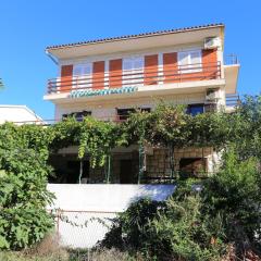 Apartments with a parking space Kastel Stari, Kastela - 16344