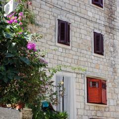 Apartments by the sea Pucisca, Brac - 770
