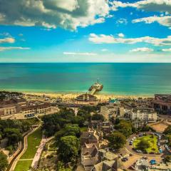 Bournemouth Beachfront Retreat 3 Bedroom 3 Bathroom Seaside B&B with Free Parking