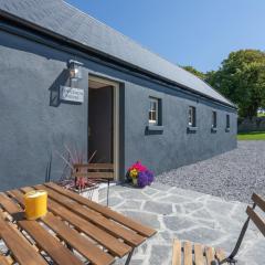 Coach House Cottage on the shores of Lough Corrib