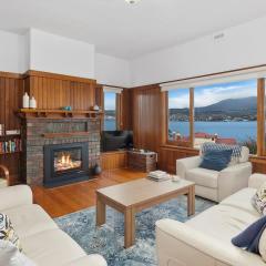 Bellerive Bluff magic - renovated home with views