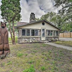 Cozy Prudenville Cabin Walk to Houghton Lake