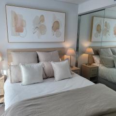 CBD Deluxe Private 2 Bedroom Apartment