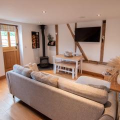 Bramble Cottage - Cosy 2 Bed With Deluxe HOT TUB & Log Burner