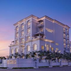 Hotel Hillock Ahmedabad