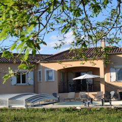 Villa de charme avec piscine couverte et 2500m2 de terrain