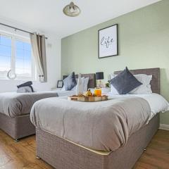 Walnut House - Close to City Centre - Free Parking, Fast Wifi and Smart TVs by Yoko Property