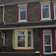 Entire 3 bedroom house near Caerphilly station