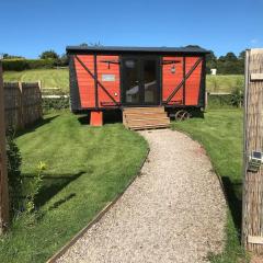 unique sheperds hut ensuite & kitchenette