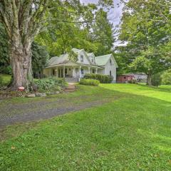 Lil Red Hen Cottage in the Boone Area with Hot Tub