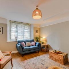 Cheerful 3 bed Grade II Central Cottage