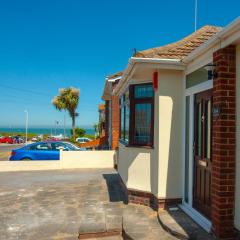 Botany Bay Holiday House - Family friendly, 50M from the beach