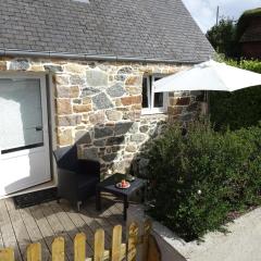 Natural stone cottage with garden and sea view