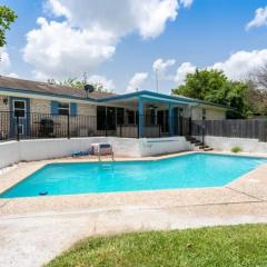 The Breezy Blue View with hot tub and pool