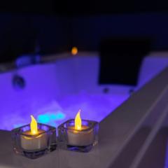 Suite romantique avec sauna et balnéo privatifs au Barcarès