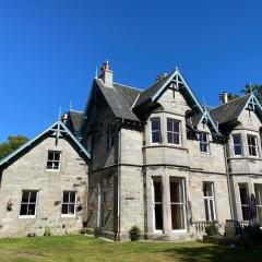 Fabulous 2 Bedroom House just outside Edinburgh