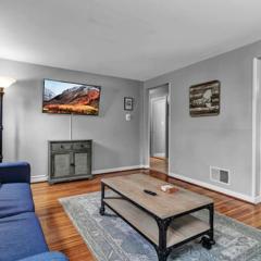 Gorgeous 2 Queen Bedroom Lower Apartment in North Buffalo with Free Driveway Parking