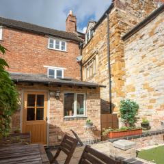 Cotswolds period townhouse near Stratford-upon-Avon, central location short walk to pubs, restaurants and shops