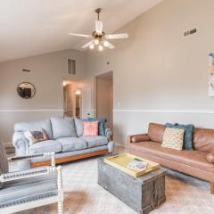 Serene single story, Grill, Fire Pit, fenced yard and Pet friendly stay