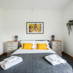 Spacious 3 bedroom Penarth home, garden & parking
