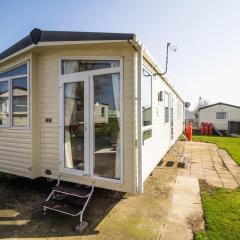 Beautiful 8 Berth Caravan For Hire At Sand Le Mere In Yorkshire Ref 71017j