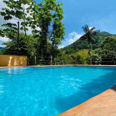 hermosa cabaña villa majo, cuenta con el espectacular rio santo domingo