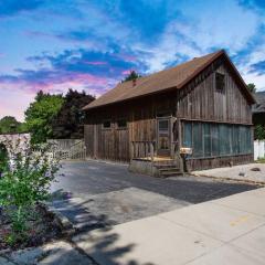 Quaint Riverfront Barn